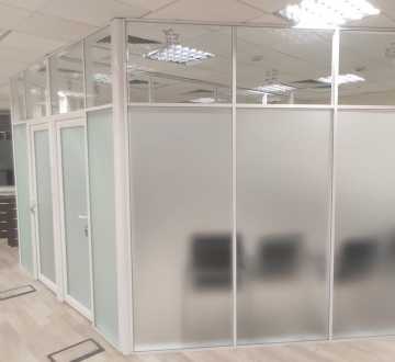 Особенности возведения прозрачных стен для офиса