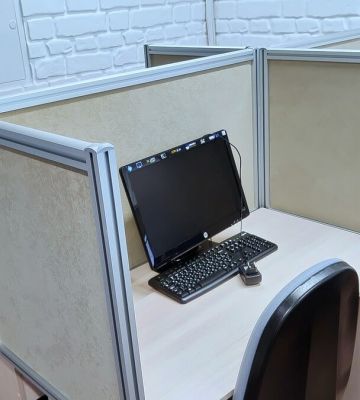Установка настольных экранов в офисе WRM