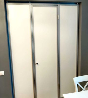 Отделение кухни с газовой плитой от гостиной 